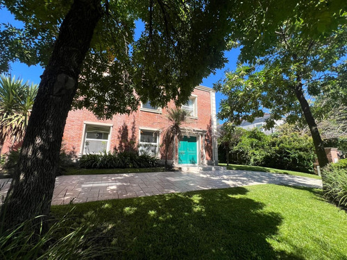 Casa En Venta En Los Jazmines, Pilar Del Este, Pilar