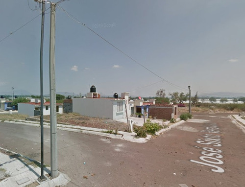 Casa Adjudicada Ubicada En José Sixto Verduzco, Conjunto Habitacional Ario De Rayón, Mich. Sk04