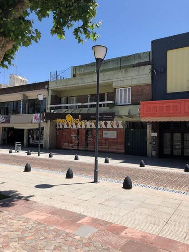 Imagen 2 de 4 de Unico Local Comercial En Lujan