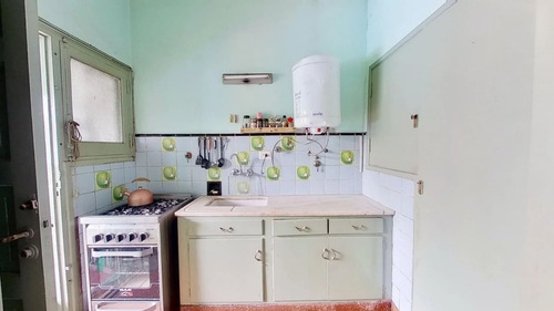 Chalet En Venta Sobre Amplio Lote, Apto Credito. Quilmes Oeste