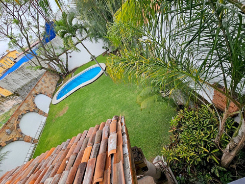 Casa En Venta En Fraccionamiento Privado, En Lomas De Atzingo, Cuernavaca.