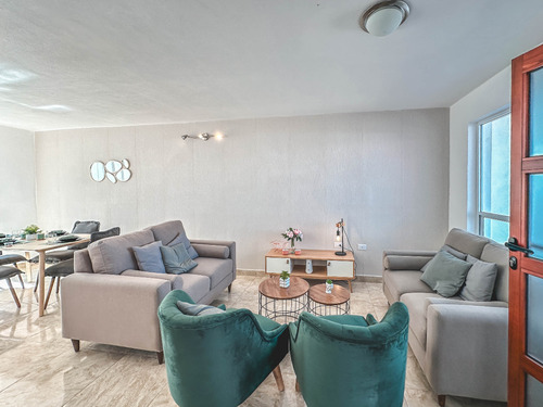 Casa De 3 Recámaras En Fraccionamiento En Venta, A 4 Minutos De Periférico Y 6 De Plaza San Diego