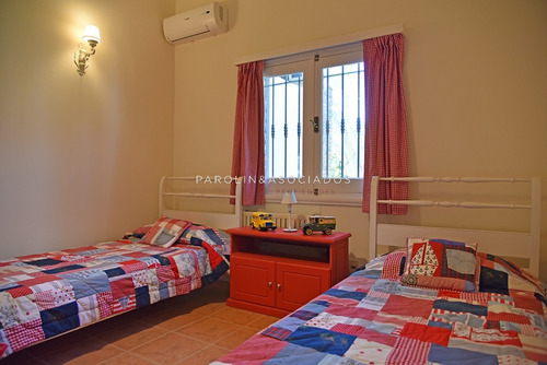 Casa 5 Dormitorios, Mansa, Punta Del Este - Ref: 2832