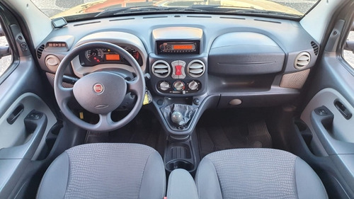 Imagem 3 de 15 de Doblo Adventure 1.8 E-tork 2012