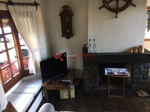 Venta - Muy Linda Casa, Zona De Playa Mansa, Gran Terreno Y Barbacoa- Ref: 1417