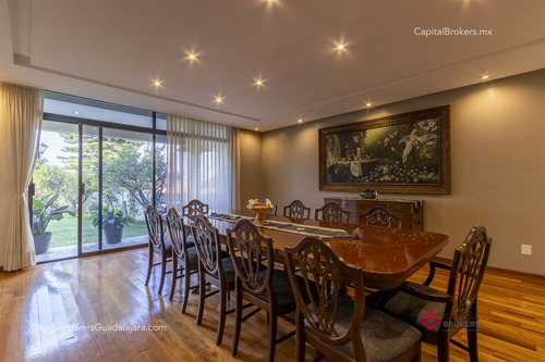 Residencia De Lujo En Venta En Colinas De San Javier, Con Alberca