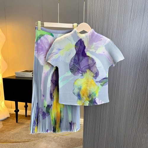 Conjunto De Camiseta Y Falda Ajustadas Plisadas Y Elegantes