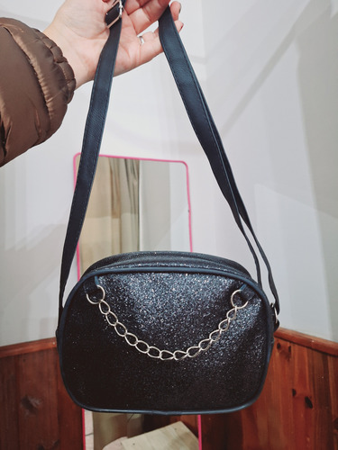 Cartera Tipo Bandolera Cuerina Para Colgar O Cruzar Negro Brilloso Acero Negro