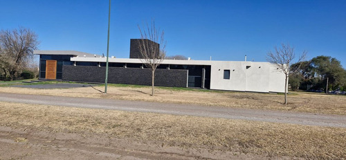 Casa 5 Dormitorios Y Pileta En Causana