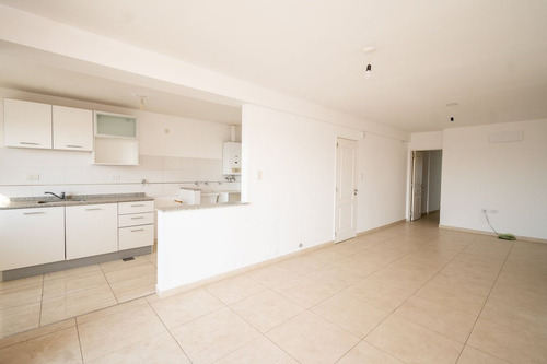 Se Vende Dpto. De 2 Dorm. C/cochera En Barrio Sur!