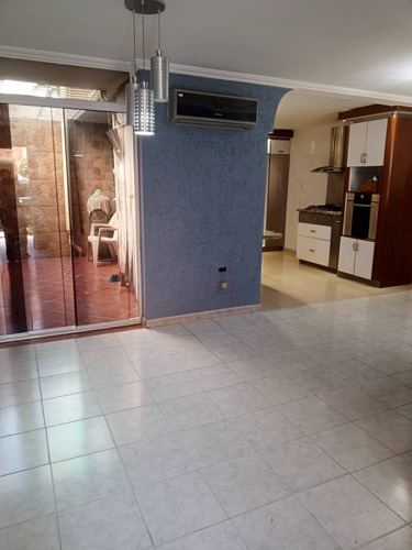 Michelle Vende Townhouse En Naguanagua, Res. Turpial Ind-pf1