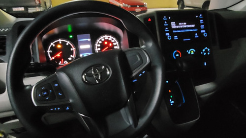 Toyota Hiace 2.8 Tdi Furgón 6at L2h2 3a 5p