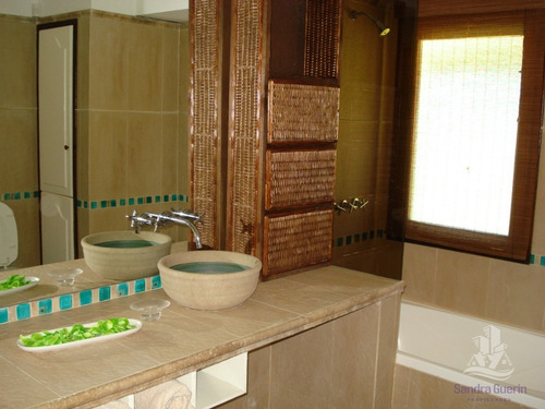Casa En Punta Del Este, Zona San Rafael.- Ref: 29837