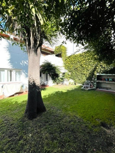 Venta Vivienda Multifamiliar De 6 Amb.c/ Local,parque Y Quincho. Barrio Chauvin. Sobre Lote Propio.