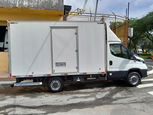 Iveco Daily 35160 2023 Com Baú Alumínio Completa 44 Mil Km