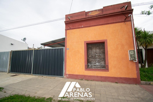 Casa En Venta En Nueva Helvecia A Dos Cuadras De Plaza Principal #2222 