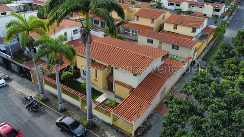 .iris Marin Vende Casa Duplex Ubicada Al Este De Barquisimeto Icm