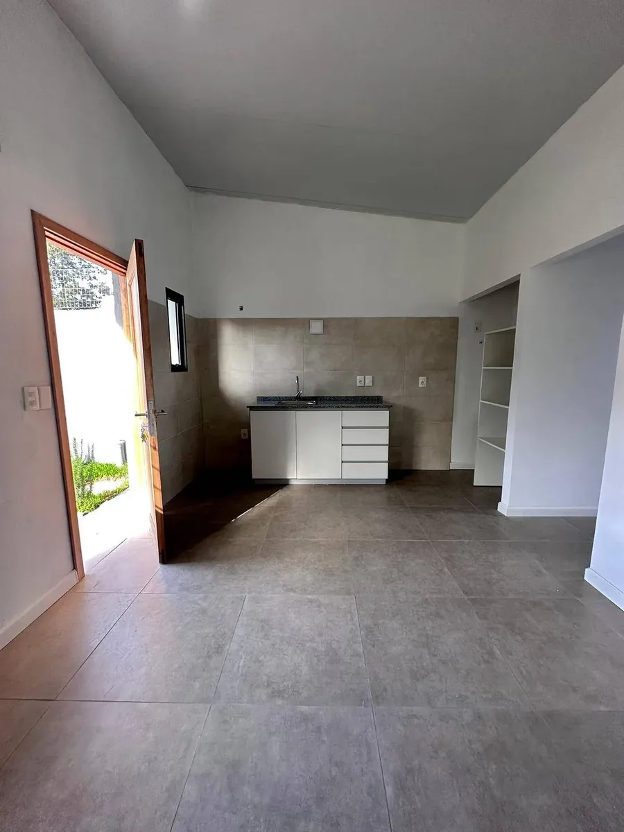Alquiler Casa 1 Dormitorio El Pinar Con Cochera · Foto 2