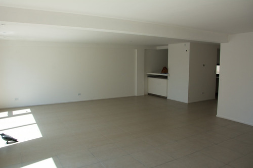 Venta Exclusivo Piso Con Cochera En Plaza Mitre