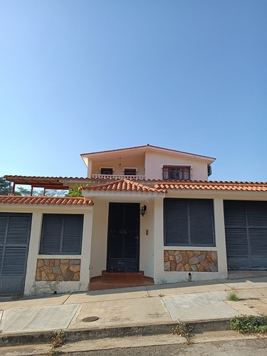 Se Vende Amplia Casa Trigal Norte Valencia Calle Cerrada Plc-943