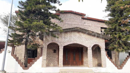 Casa En Venta En Centro De Montemorelos Nl