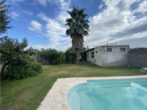 Se Vende Casa 2 Dormitorios Calle Brasil Con Pileta