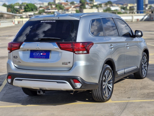 Mitsubishi Outlander 2.2 MIVEC DI-D DIESEL HPE-S AWD AUTOMÁTICO