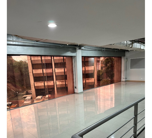 Local Comercial Con Mezzanina Y Terraza De 220 Mt2. Ar