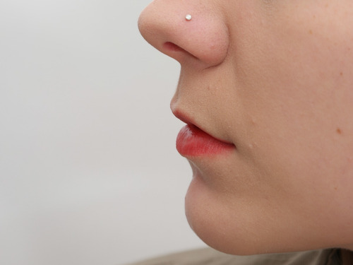 Imagem 2 de 5 de Piercing Nariz Nostril Prata 925 C/ Pedra Grande Ponto De Luz