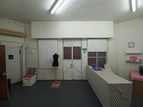Venta Casa Lote Propio Con Garage Cubierto Y Local En Esquina 2 Plantas Con 2 Terrazas Tiene 166 M2 Cubiertos. A 3 Cuadras Parque Sarmiento Y Av Balbin, 4 Cuadras Av Gral Paz Y A 3 Cuadras Av Parque