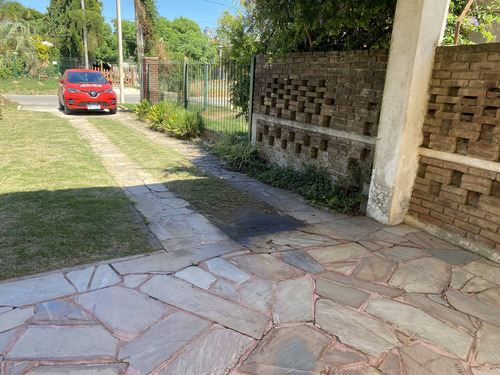 Venta De Casa Con 4 Dormitorios En Lagomar Sur
