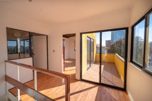 Gran Casa De Dos Pisos En Excelente Sector De Concón