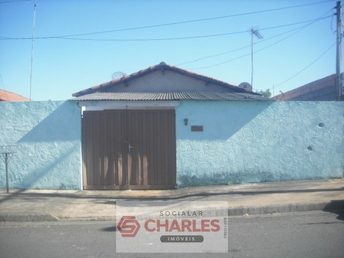 Casa Com 2 Dormitórios E Garagem.