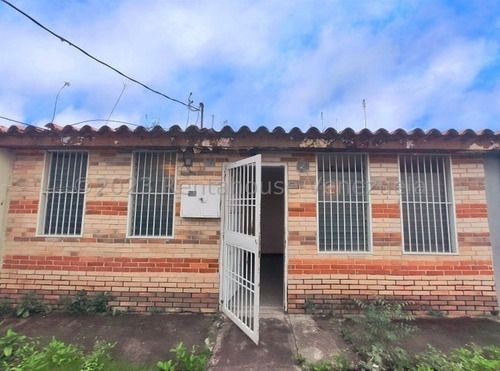 Imagen 26 de 30 de $/$/$/$ Acogedora Casa En Cabudare ++urb. El Trigal ++ Ampliada ++ A Una Cuadra Cc Trigalpa++ Seniat **0412+.056.+03.+76 ** L.t ** /co/-di/-go/ 23-24476