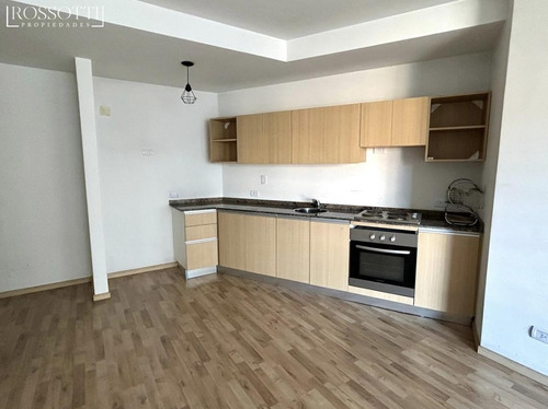 Muy Buen Dpto De 2 Ambientes Al Frente Con Balcon - Amenities - Seguridad 24hs - Apto Profesional