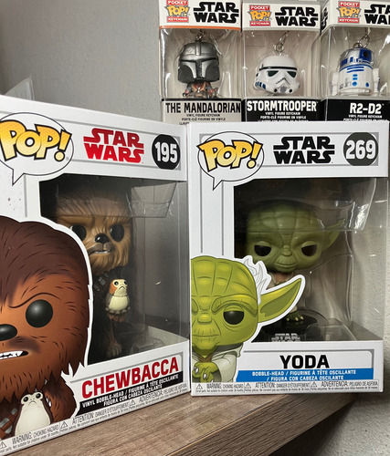Pqt Starwars 2 Funkos Normales+3 Funkos Llaveros Star Wars