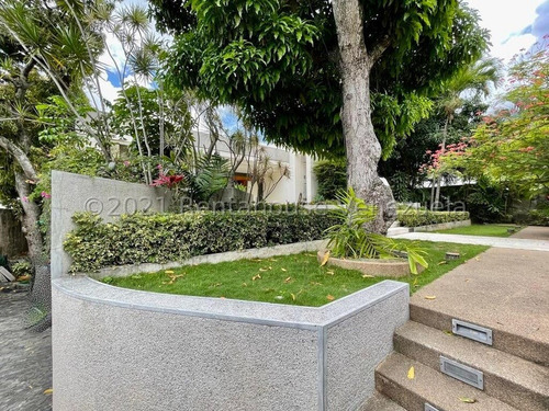 Hermosa Casa De Arquitectura Y Acabados De Lujos ,en Venta Ubicada En Los Chorros 24-4385