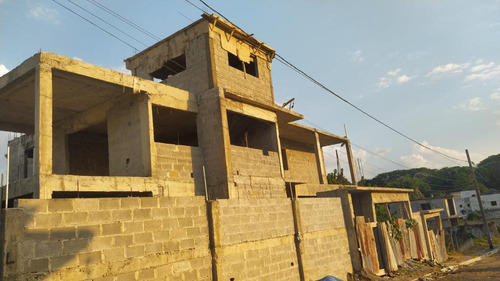 Vendo Amplia Casa En Construcción Av.jacobo Magluta 