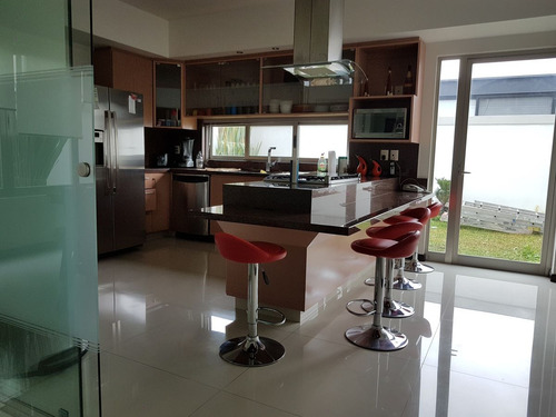 Casas De Lujo En Venta En Puerta Del Bosque