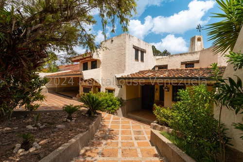 Casa En Venta 730 Mtrs2 ,con Vista. Calle Cerrada! La Lagunita Country Club Mls #24-25099 Francis Zeppieri