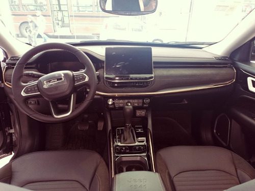 Imagen 14 de 25 de Commander Limited 1.3 T270 2023*