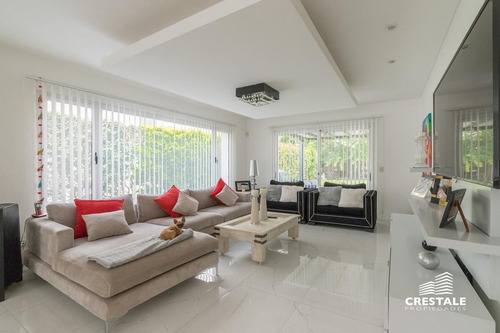 Imagen 8 de 30 de Excelente Casa 2 Plantas, 4 Dormitorios En Venta, Piscina, Parque - Cadaques (funes Hills)