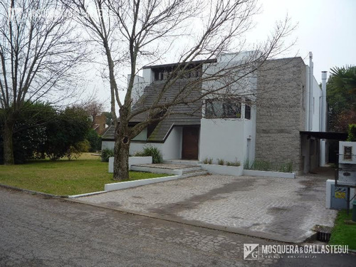 Imagen 2 de 16 de Mosquera Y Gallastegui - Casa En Doble Lote Campo Chico