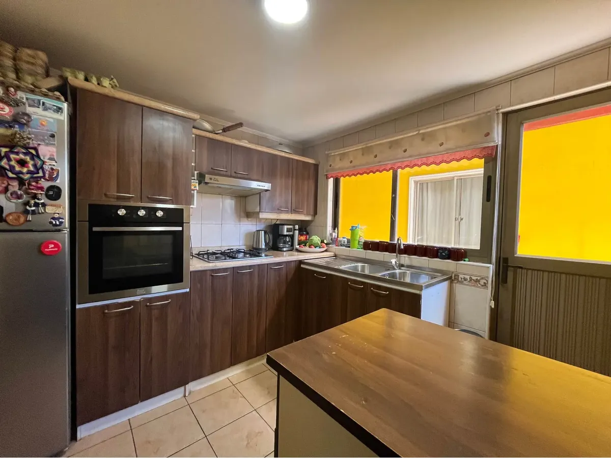 Imagen 3 de 24 de Casa De Dos Pisos A Cuadras De La Universidad Mayor Y Catoli