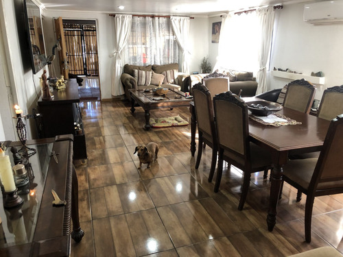 Vende Casa Con Terreno De 750 M2 - 3 Dorm, 2 Baños, Piscina
