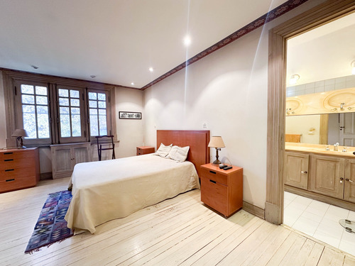 Venta Casa 7 Ambientes Estilo Alemán Pileta Martínez