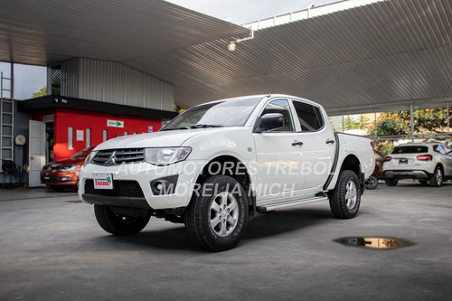 Mitsubishi L200 2.4 Cabina Doble 4x2 Mt
