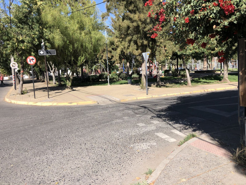 Vende Casa Grande 4 Dorm, 2 Baños, A Pocas Cuadras Metro Rod