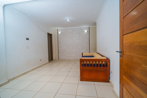 Vendo Belíssima E Encantadora Chácara!!! Com Duas Casas, Com Dois Salões De Festa E Muito Mais, Confira A Descrição Abaixo.