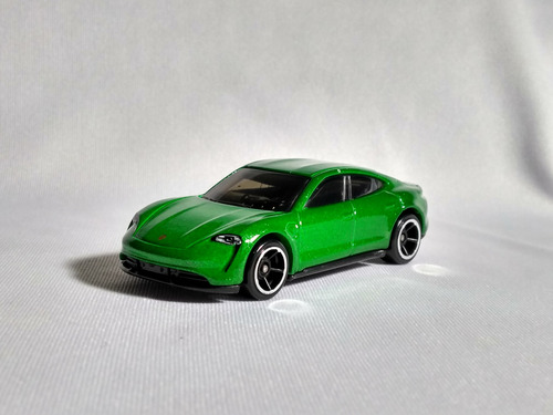 Mini Hot Wheels Porsche Taycan Turbo S (2023 Factory Fresh) Verde (Usado)